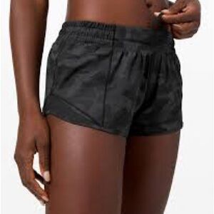 Lululemon camo black hotty hot 2.5 Shorts
